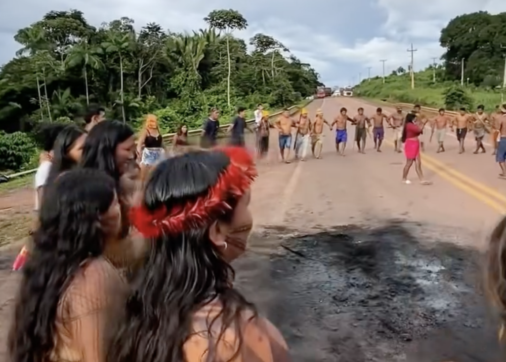 Captura-de-Tela-2025-03-27-as-14.02.35-1024x734 Povo Munduruku ocupa BR-163 no Pará em protesto contra Marco Temporal e Câmara de Conciliação do STF
